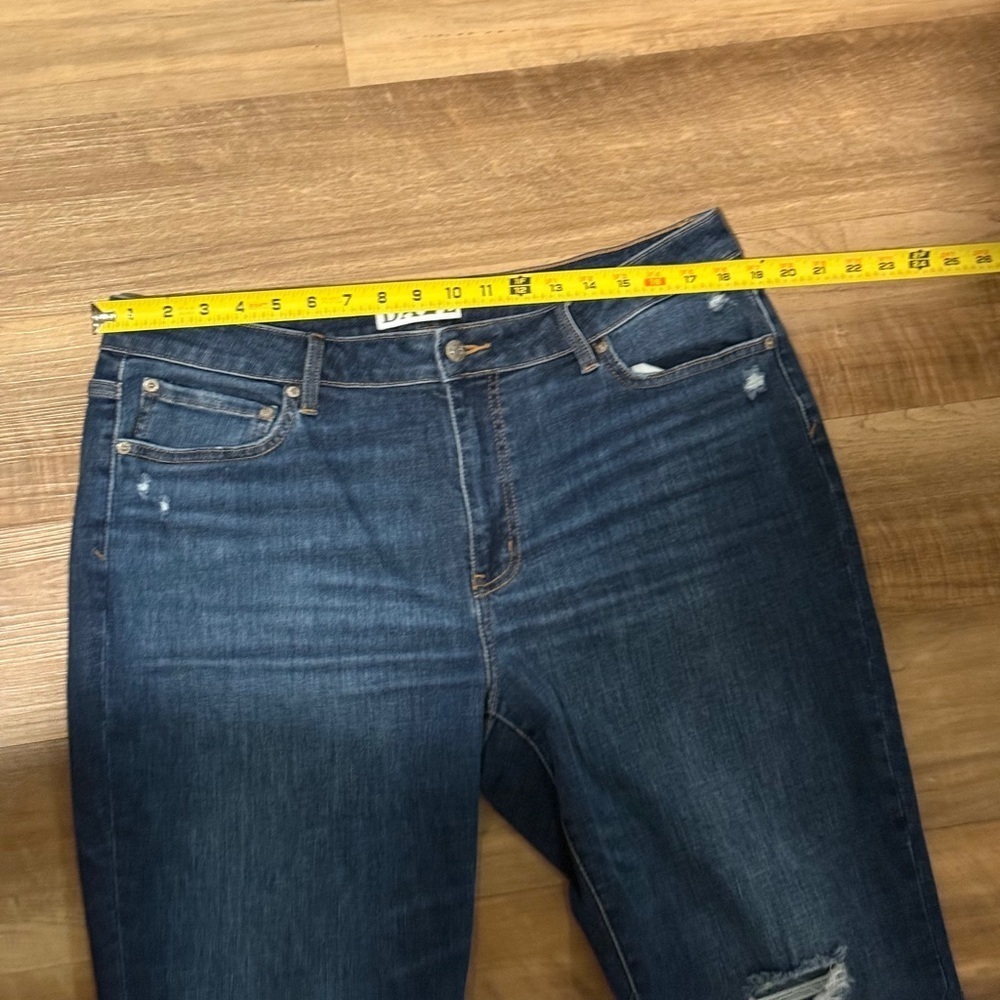 Daze Denim Distressed Mid Rise Straight Leg Jeans – Dark Wash Size 16W - Picture 7 of 8